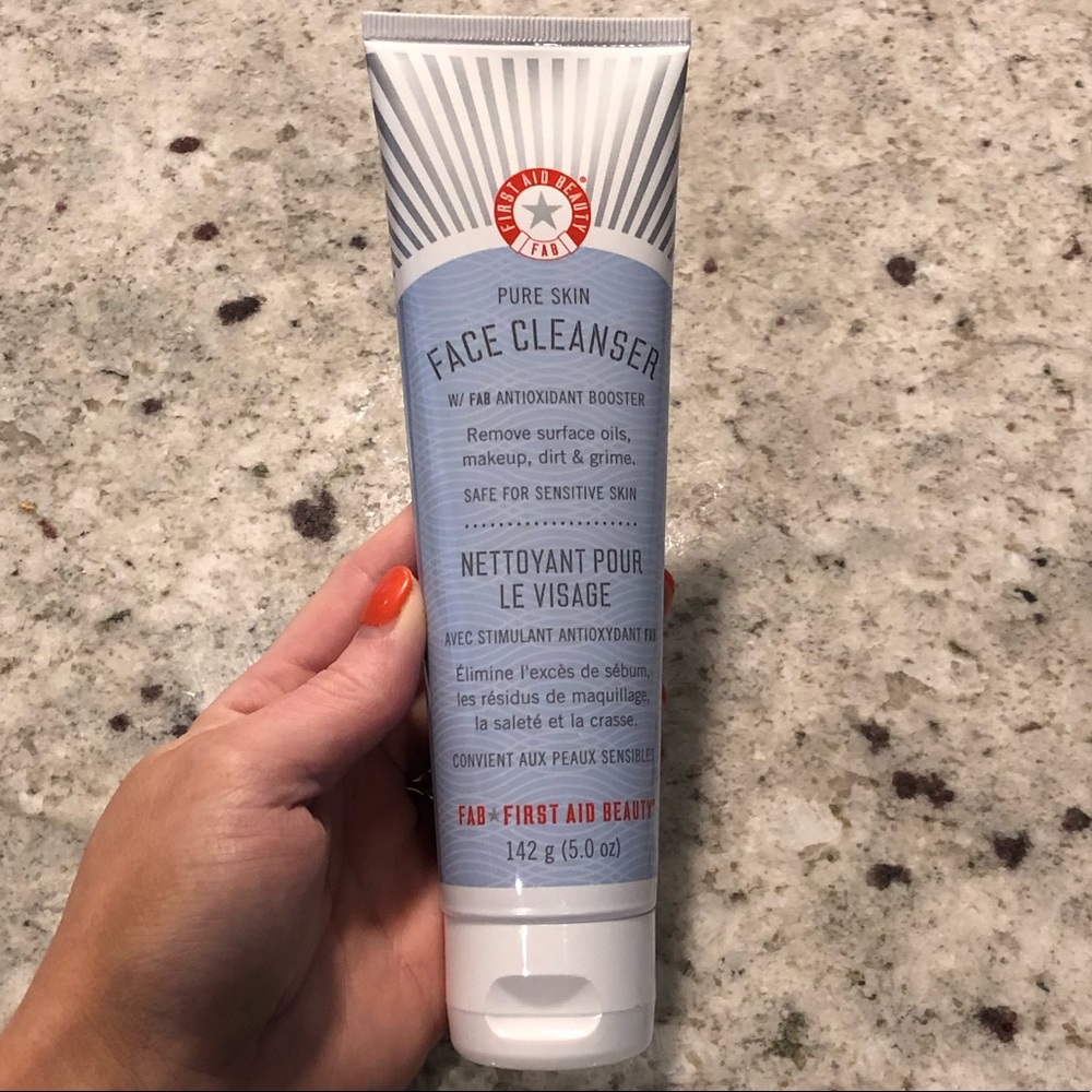 first aid beauty skin cleanser
